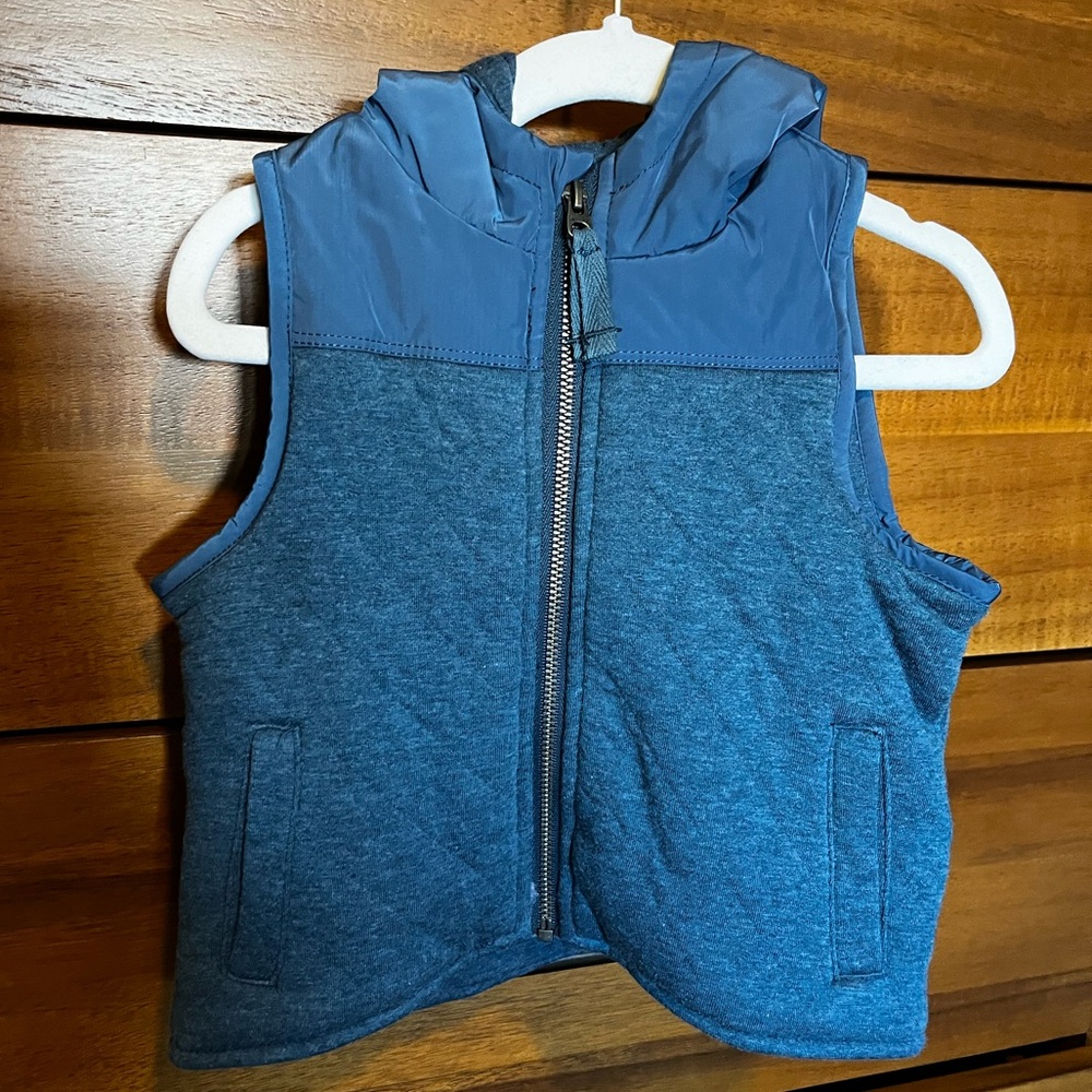 BRAND NEW Splendid zip up vest w/ hood!